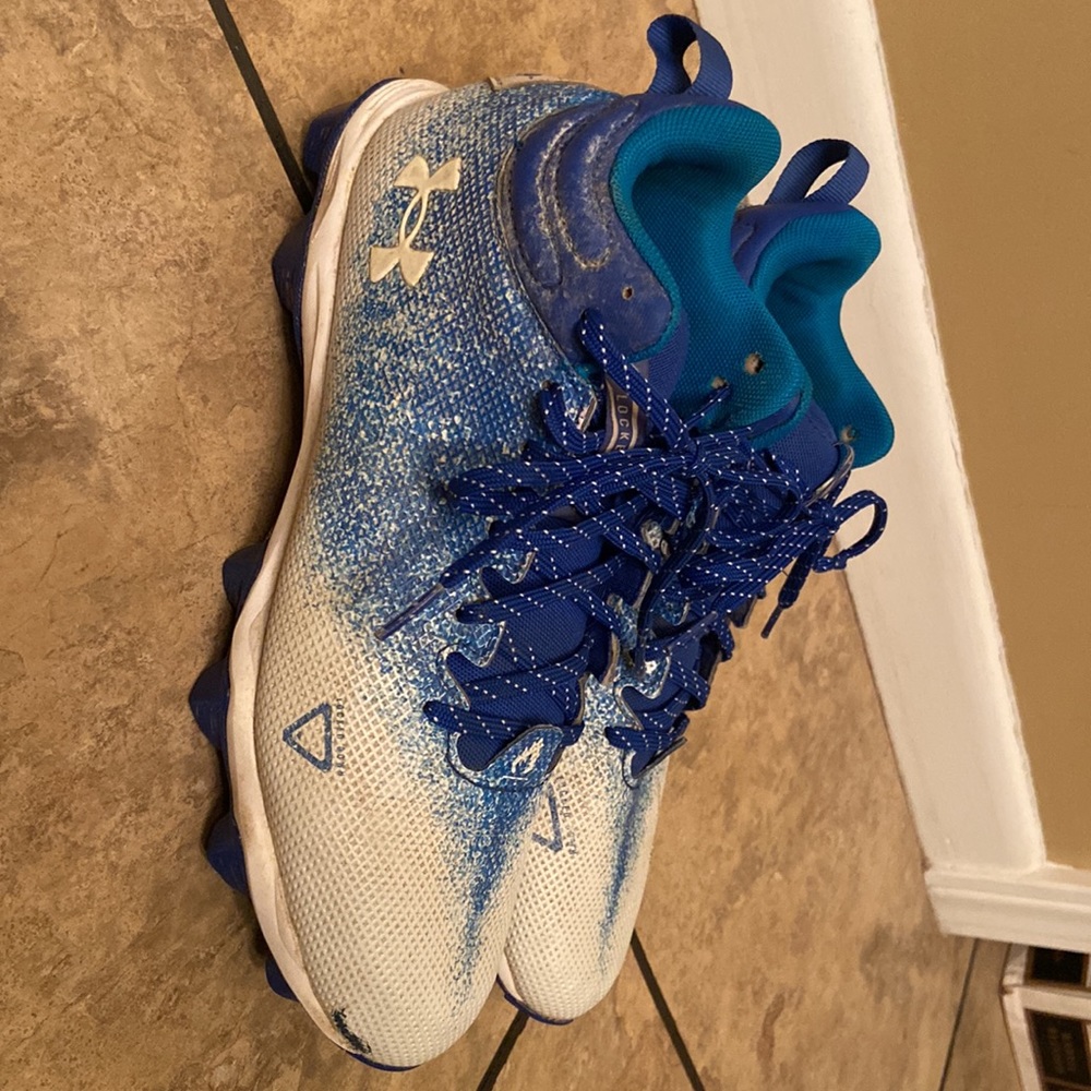 Under armor, Men’s 9, blue and white baseball spikes